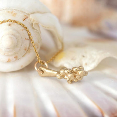 שרשרת זהב מיוחדת בעיצוב גולמי בהשראת הים, עיצוב יצי קאוויאר