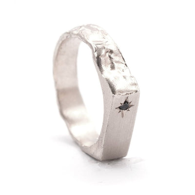, עיצוב יוניסקס טבעת חותם מכסף עם יהלום שחור  בעבודת יד ובעיצוב גולמי